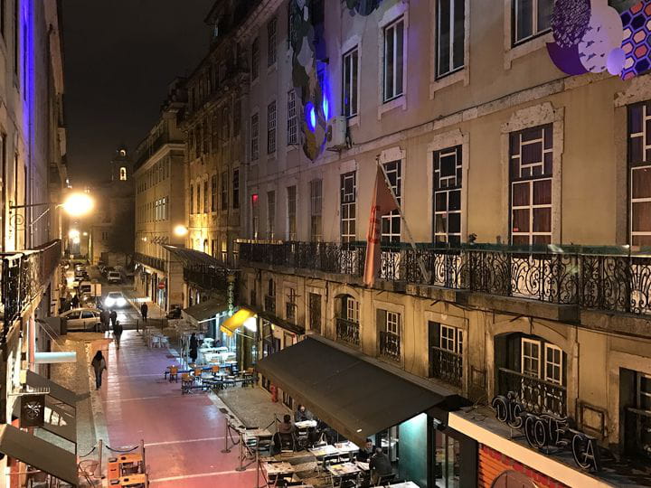La calle rosa de Lisboa o por dónde salir de noche