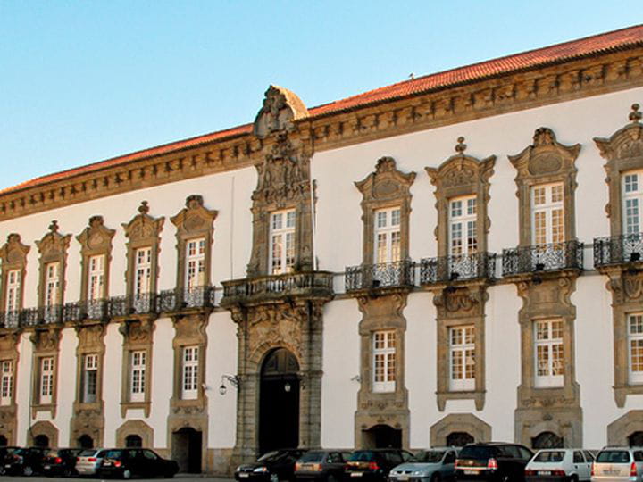 Centro histórico: palacio episcopal de Oporto