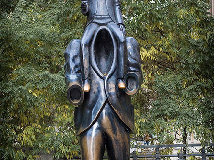 Estatua de Kafka en Praga | 1·2 Tours