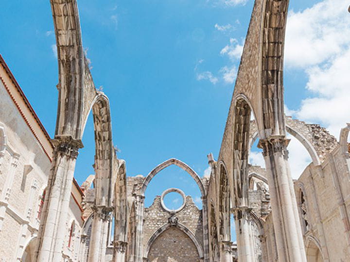 Visit the gothic ruins of Carmo Convent! | 1·2 Tours